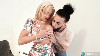 Nikkis first on-camera boned