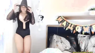 Hot Brunette Unashamed Exhibitionist Live Cam