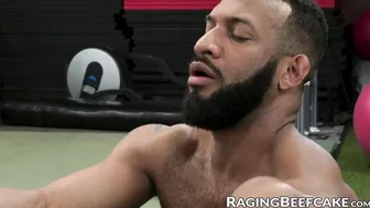 Interracial anal sex with bearded muscular hunks at the gym