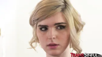 Tranny Victoria Voxxx seduced and banged in chain threesome