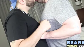 Horny bears Bobbi Gee and Eric Schwanz fuck like crazy