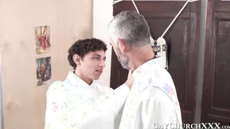 Religious daddy has fun with twink before barebacking him