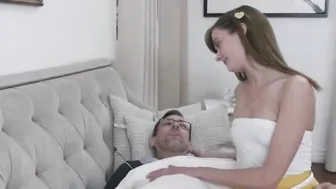 Pretty woman in glasses fucks with a dicky grandfather in the bedroom and cums 2