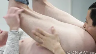 Jock Nick Fitt facialized by tattooed Aaron Blonco in office