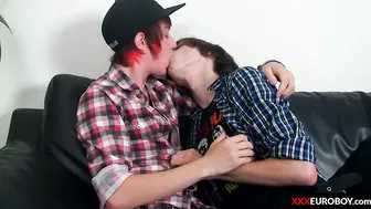 Young homosexual dude takes it up the ass with pleasure
