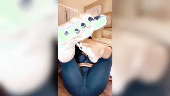Perfect african mom toes soles performance