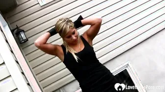 Friendly stepmom shows off her sensational body