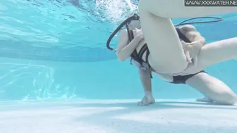 Minnie Manga eats huge cock underwater