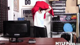 Pornstar Kit Mercer pounded hardcore for trying to shoplift