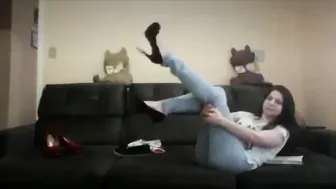 Latina girl with foot fetish