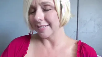 Sensual cougar into pov