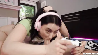 Freeuse Fuck with Hot Gamer Roommate