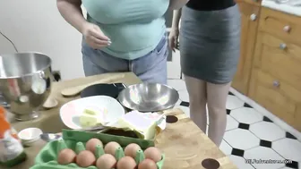 Old and young lesbians foodplay and cooking