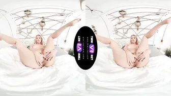 Teasing solo action in bed